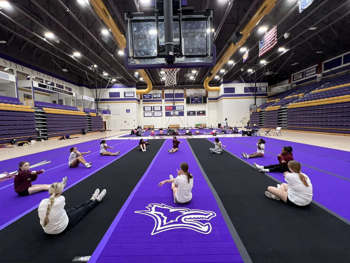 SCMustangsCheer's tweet photo. This week consists of sharing mats and early mornings with our college friends at Kansas Wesleyan University 🤩☀️📣 https://t.co/Zi1ya85ebH