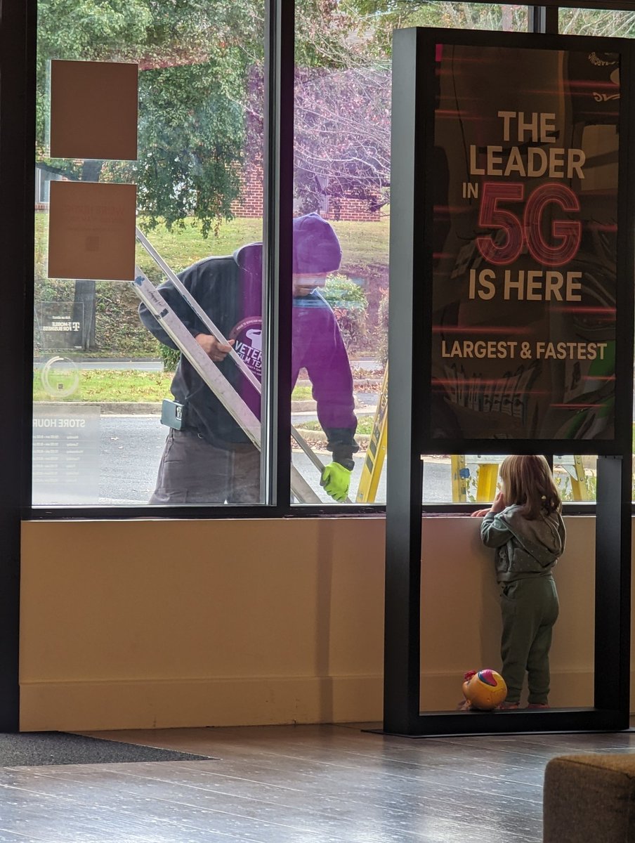 viktorvarepa's tweet photo. Getting our windows tinted today at the store #tuesday #tmobilelife https://t.co/BTpSYHCRkc