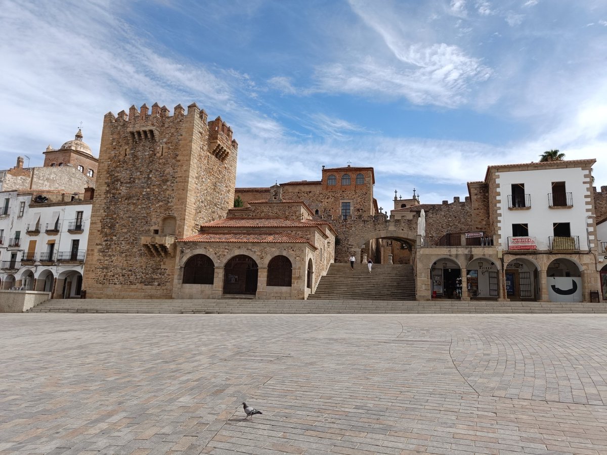 UDestinations_'s tweet photo. Hoy estamos en Cáceres reunidos con algunos tour operadores brasileños interesados en conocer la riqueza y el potencia de nuestra tierra. Seguimos potenciando el turismo de Extremadura 💚
#turismoextremadura #extremadura #cáceres #rutaviadelaplata @RutaViaPlata @CVCCorp @grupobrt https://t.co/O3tJCqVWGh