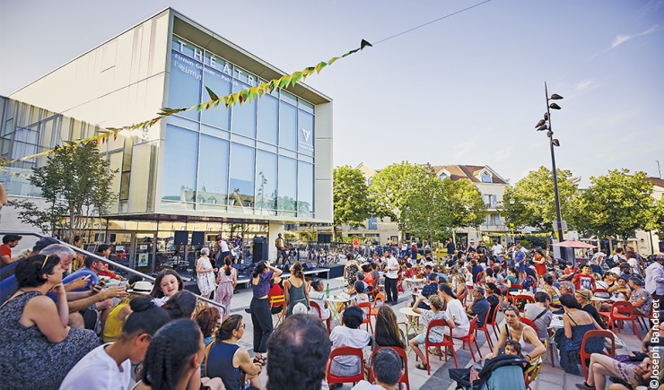__Apur__'s tweet photo. @GrandParisMGP @cmaidf @PPelloux1 @d_restino @GdParisExpress Un 1 clic pour télécharger L’atlas des lieux culturels du Grand Paris, publié avec la Direction régionale des affaires culturelles d’Île-de-France, la Métropole du Grand Paris et la Société du Grand Paris. ⬇
https://t.co/GnlrDGa4lG 
@GrandParisMGP  @GdParisExpress @MinistereCC https://t.co/WBrXUIq4Af