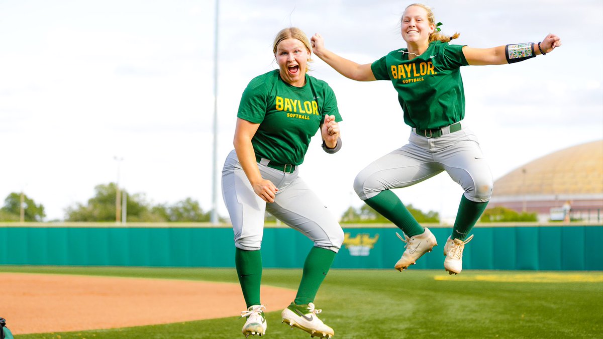 𝗚𝗿𝗲𝗲𝗻 & 𝗚𝗼𝗹𝗱 𝗪𝗼𝗿𝗹𝗱 𝗦𝗲𝗿𝗶𝗲𝘀 gameday vibes 🔰 See y’all at 4 p.m.!! #SicEm 🐻🥎