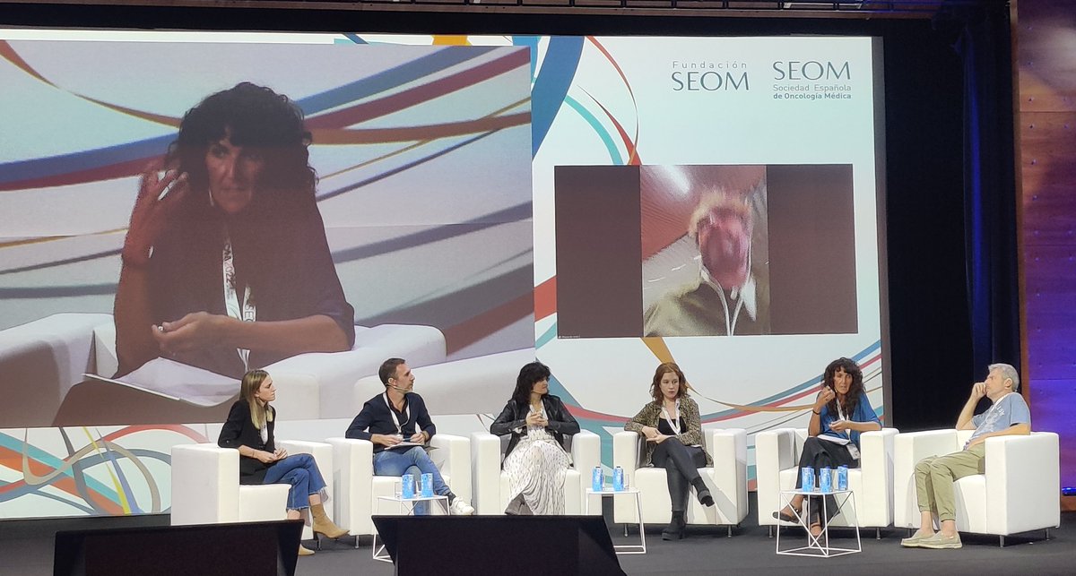 DrMirallas's tweet photo. #SEOM22
🗣 Desmitificar el cáncer con el Sr. Donés y @jordievole gracias a #seccionMIR
📌 Auditorio
🕓 17:30h
@elena_elez @dapalobra @AriadnaGrciaR @GoniSesma @marcdones  y Dra. Serrano
"La derivación a #paliativos se debería hacer desde el minuto 1"
#MIR #oncologia @_SEOM https://t.co/PAOWGF70VP