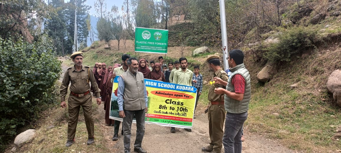 Bandipora Forest Division Chitternar (@chitternar) on Twitter photo Today on 18-10-2022 "Under the theme Jan Abhiyan"Bandipora Forest Divn launched
Awareness of Green Drive Plastic Free forests and Tree planting for girl child in various areas of the District in collaboration with school going children and locals of the area <a href="/dcbandipora/">Deputy Commissioner Bandipora</a> @dicban Today on 18-10-2022 "Under the theme Jan Abhiyan"Bandipora Forest Divn launched
Awareness of Green Drive Plastic Free forests and Tree planting for girl child in various areas of the District in collaboration with school going children and locals of the area <a href="/dcbandipora/">Deputy Commissioner Bandipora</a> @dicban