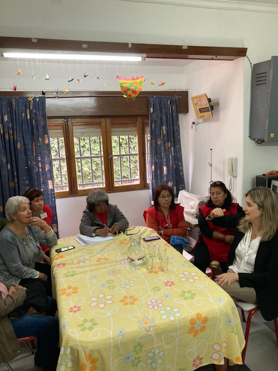 SecTrabajoAR's tweet photo. 🏠 Estuvo reunida con la #SinPeCaf (Sindicato del Personal de Casas de Familia) para conversar sobre el programa de Capacitación destinado a personal de casas particulares, y el #Registradas. https://t.co/S0cSJcpdx7