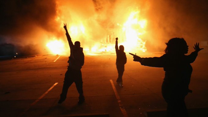 BeamsJims's tweet photo. Having been pleased with the firework display last night at the QE2 bridge, locals decided celebrate with a bonfire under the @JustStop_Oil  idiots as well
#juststopidiots https://t.co/kQgLbATrPb