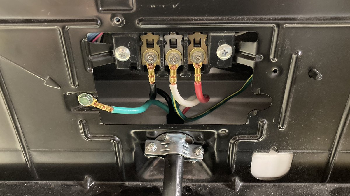 jsworksgarage's tweet photo. Hey @generalelectric &amp; @WhirlpoolCorp - I have a Whirlpool Gold dryer, and converting from 3 to 4 wire plug. The directions say loop the “white” neutral ground back to neutral in 4 wire config, but mine is green/yellow. Is G/Y in fact a neutral ground? Is this correct? https://t.co/8xSuhjDqmG