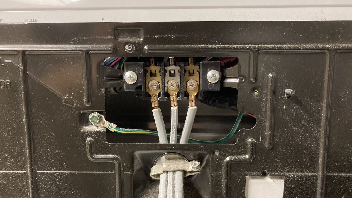 jsworksgarage's tweet photo. Hey @generalelectric &amp; @WhirlpoolCorp - I have a Whirlpool Gold dryer, and converting from 3 to 4 wire plug. The directions say loop the “white” neutral ground back to neutral in 4 wire config, but mine is green/yellow. Is G/Y in fact a neutral ground? Is this correct? https://t.co/8xSuhjDqmG