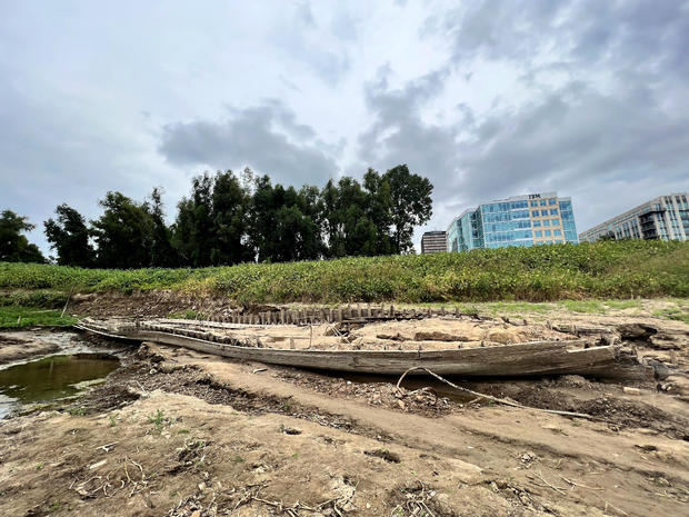ASZAssociates's tweet photo. After seeing the emergence of the Mississippi River shipwreck...we wonder, what's the most amazing thing you ever found? Photo Credit: Sara Cline @AP
#mississippi #batonrouge #shipwreck #drought #photooftheday #amazing #art #beautiful #nature #travel #foundnotlost https://t.co/0LRZcsNE9Q