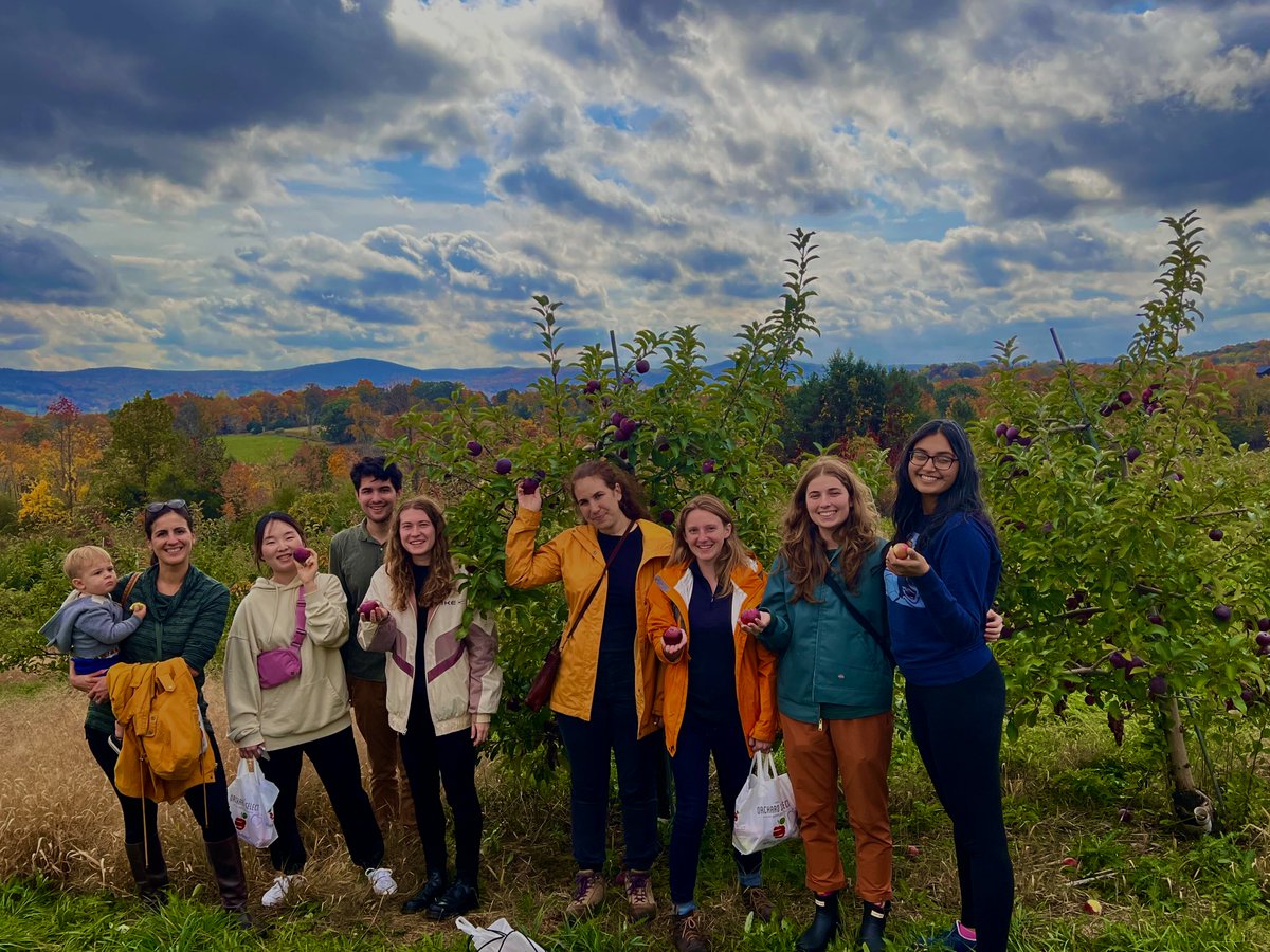 constan_lab's tweet photo. We heard naturalistic foraging tasks were all the rage, so we thought we'd give it a try! https://t.co/1Cu83rn7vS
