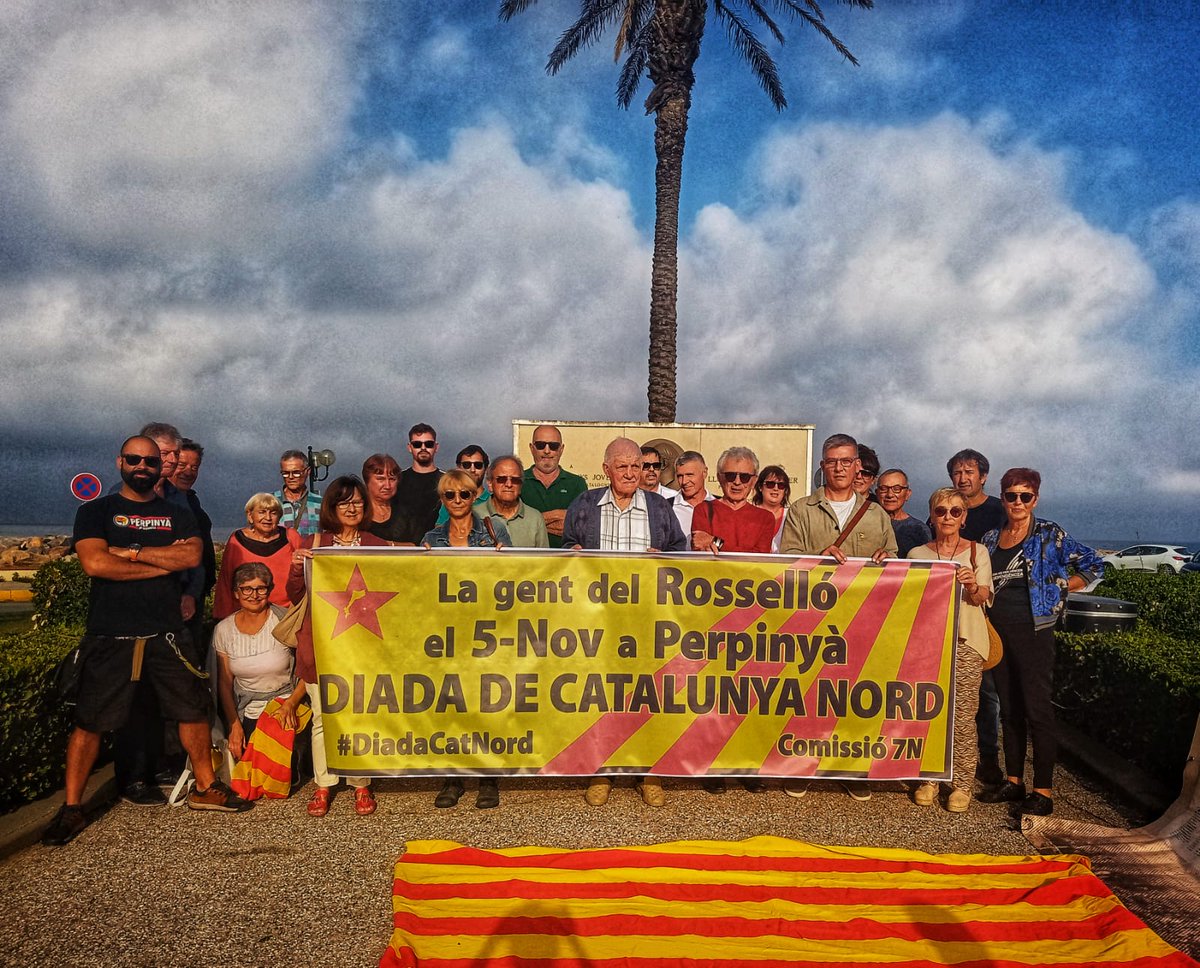 Diadacatnord's tweet photo. 🔴ARRIBEN MÉS CONVOCATÒRIES🔴
Des del monument a Lluís Companys, a Sant Cebrià, la gent del Rosselló vos convoquem a la #DiadaCatNord el 5 de novembre a la plaça Catalunya de Perpinyà!
Gràcies a totes les associacions i persones que han vingut a donar suport! #SemCatalunyaNord https://t.co/H7UwsS1jTn