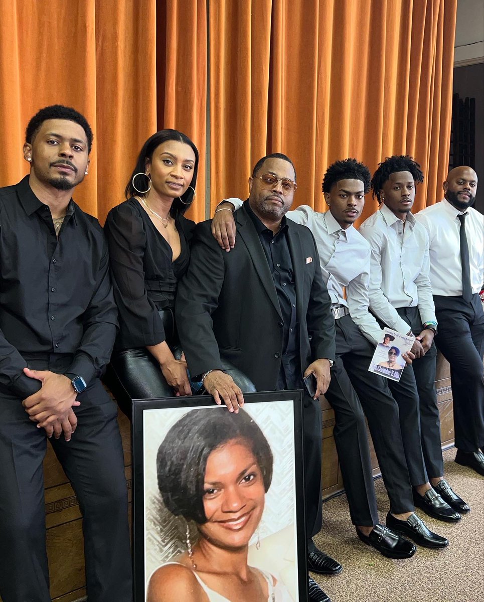 tjjee5's tweet photo. Fly high my queen 💜💜💜🕊️🕊️ I love you momma! https://t.co/voKTDSIjVB