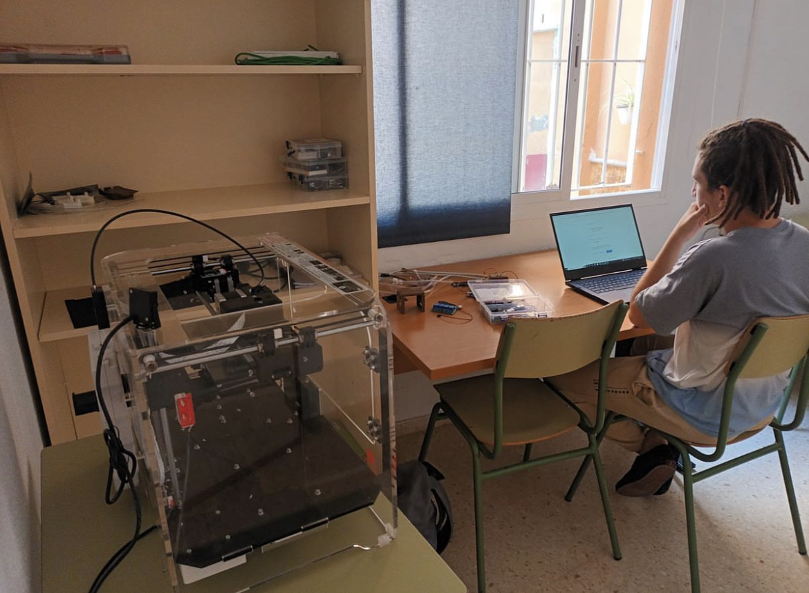 IESLomoH's tweet photo. El espacio "maker" del IES Lomo de La Herradura ya está funcionamiento. Seguimos con los ODS.
#ProyectoMaker #Educación #ODS #IESLomodeLaHerradura @EducacionCan https://t.co/JmMaCBvIdt