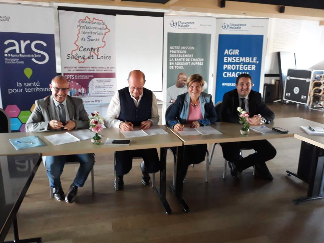 cpam_71's tweet photo. La @Cpam_71 et @arsbfc signent avec la #CPTS Centre Saône et Loire un accord conventionnel interprofessionnel. Objectif : une meilleure coordination des soins sur le territoire de la #CUCM, selon les besoins de la population, pour contribuer à améliorer leur prise en charge. https://t.co/bpZCUfKxA6