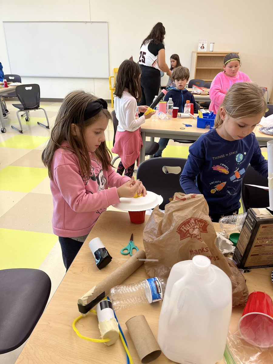 AKMaynes's tweet photo. Had the best time with @MrsFaulkingham @HurldWymanWu  making instruments for #MassSTEMWeek! #WoburnSTEMWeek https://t.co/LOPUPcl8qX