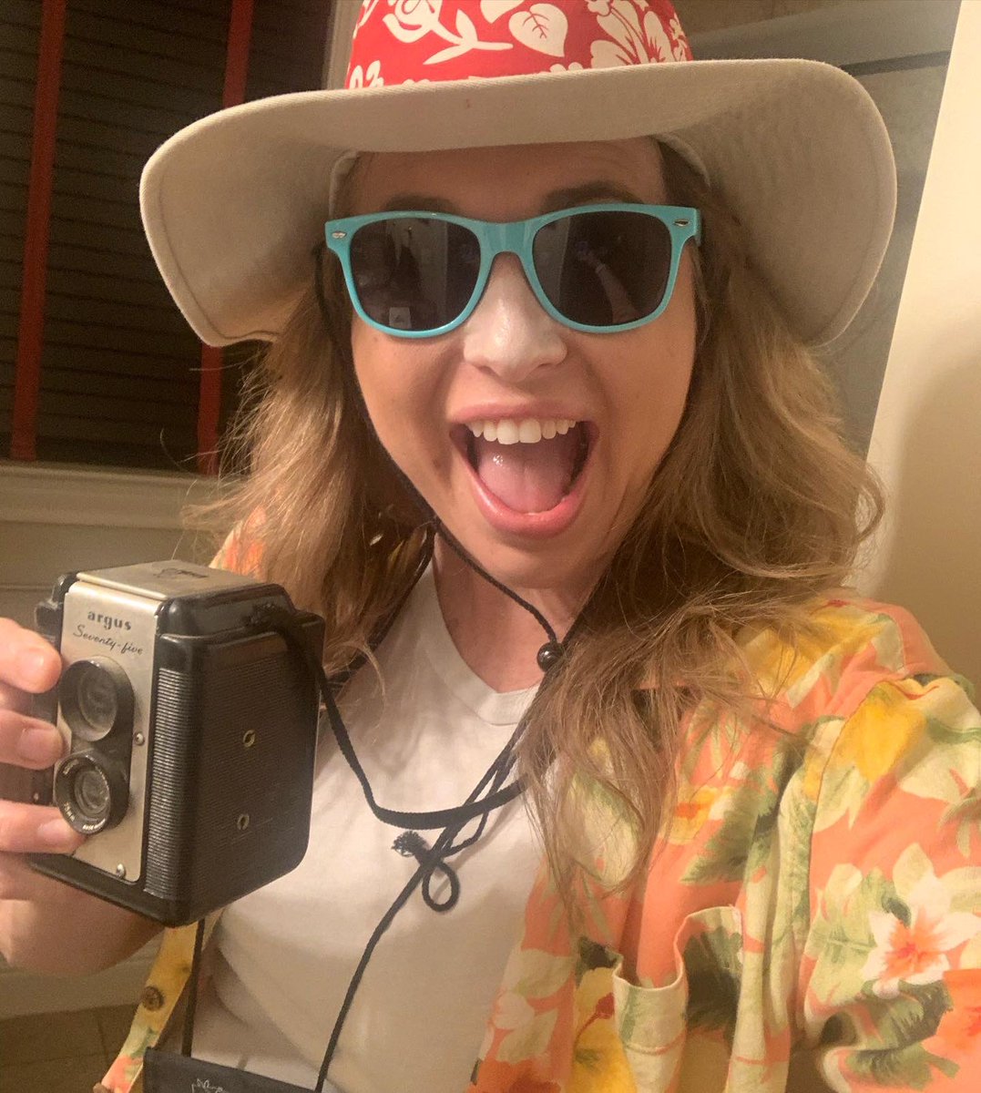 stanleyStyleGT's tweet photo. Teaching middle school is no vacation but it sure can be a lot of fun! @MISDRiverValley @MidwayISD #GATEwideOpen https://t.co/8qZ3LCexKx