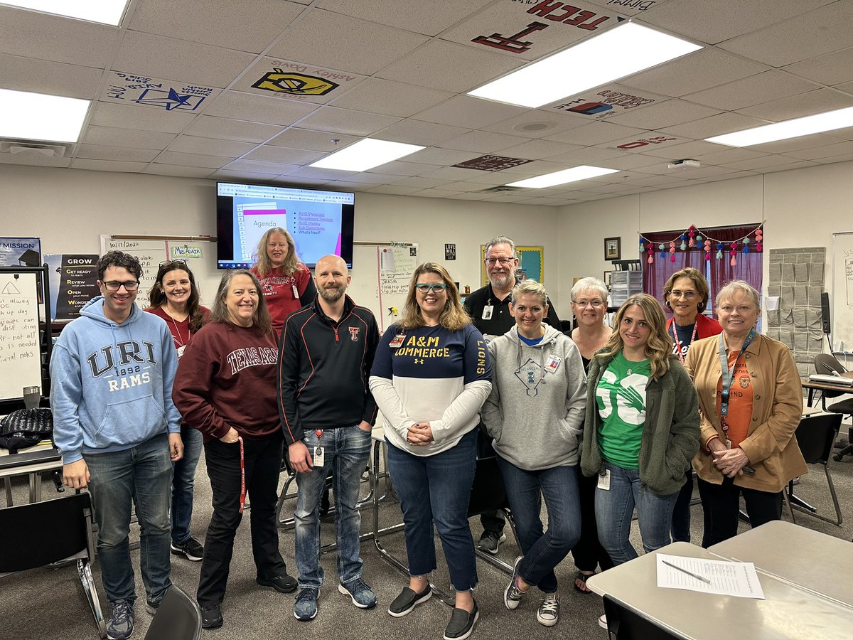 PTranNHS's tweet photo. @NHS_AVID Site Team meeting and representing colleges! #collegecolorsday @NHSTexans #TexansAtWork #flagship. @ChristyAdair https://t.co/G2TsN0TfUC