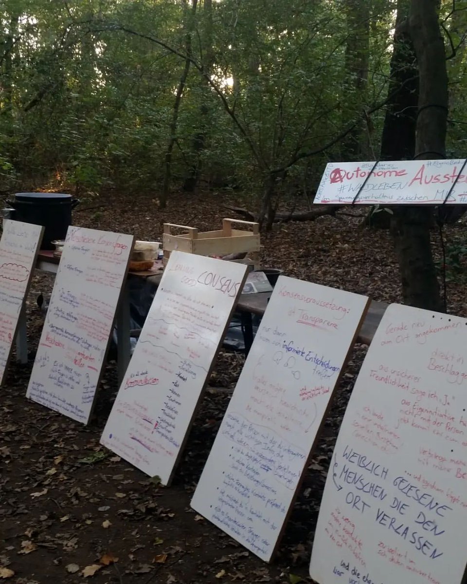 RiWaTu_stoppen's tweet photo. Ein autonomes Mensch hat eine Ausstellung gemacht: Im Spannungsfeld zwischen Mir und den anderen im Kontext Waldbesetzung #Zwischenmenschliches #Waldleben #sozialisierteDynamiken https://t.co/OESaahnT8y