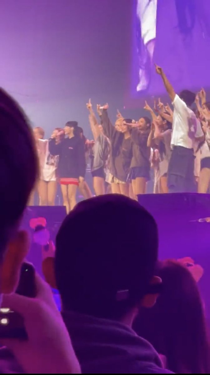 youngroscoffee's tweet photo. IF THIS IS NOT WHAT WE CALL LOVE THEN I DONT NOW WHAT IS 🫠 I JUST HOPE HAEIN AND JISOO ARE AWARE HOW MUCH OF A COLLAPSE I AM HAVING RN😭😭😭 https://t.co/ZBxO6QnTFp