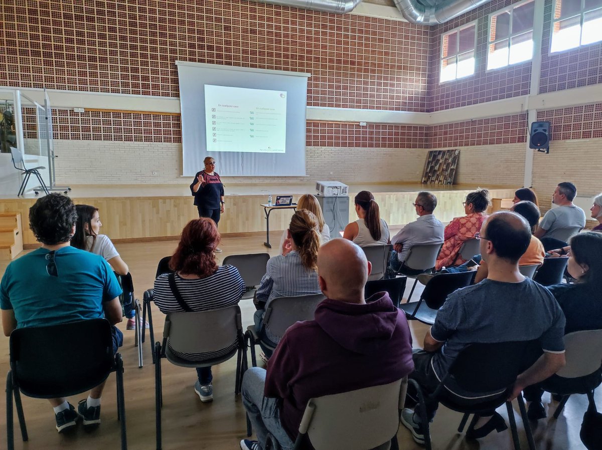 La psicóloga de <a href="/ASAPME/">ASAPME Aragón</a> Aragón, Lola <a href="/sobrino_calvo/">Lola Sobrino Calvo</a> ha impartido el curso de formación "Prevención de la conducta suicida en adolescentes" a padres y madres del colegio <a href="/juandelanuza/">Colegio Juan de Lanuza</a>
¡Un colegio que se ocupa de la prevención y la promoción de la #saludmental!