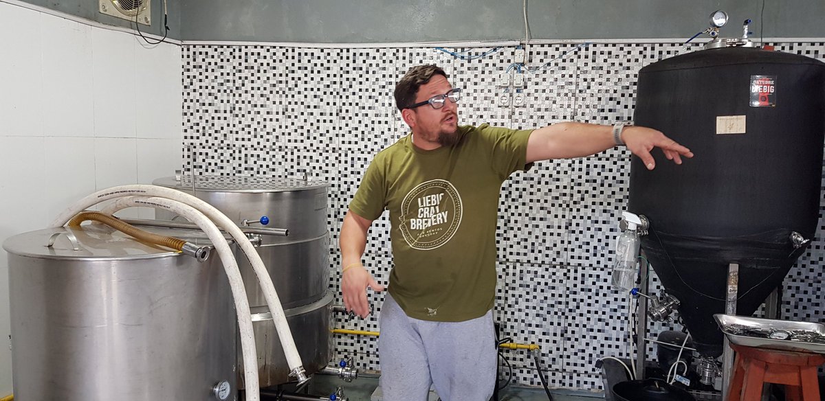 ANDEUruguay's tweet photo. Cerramos la visita a Fray Bentos recorriendo la planta de cerveza artesanal local Liebig, que trabaja junto al #CentroPyme y ya se postuló a nuestro programa #SOSpyme para poder aumentar su producción 🍻. https://t.co/KF7szdrSZj