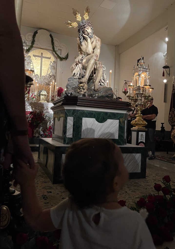 Año y 3 meses. Valle ha señalado mirándole y ha dicho por primera vez: El Señor!!!
Mi corazón por los suelos…