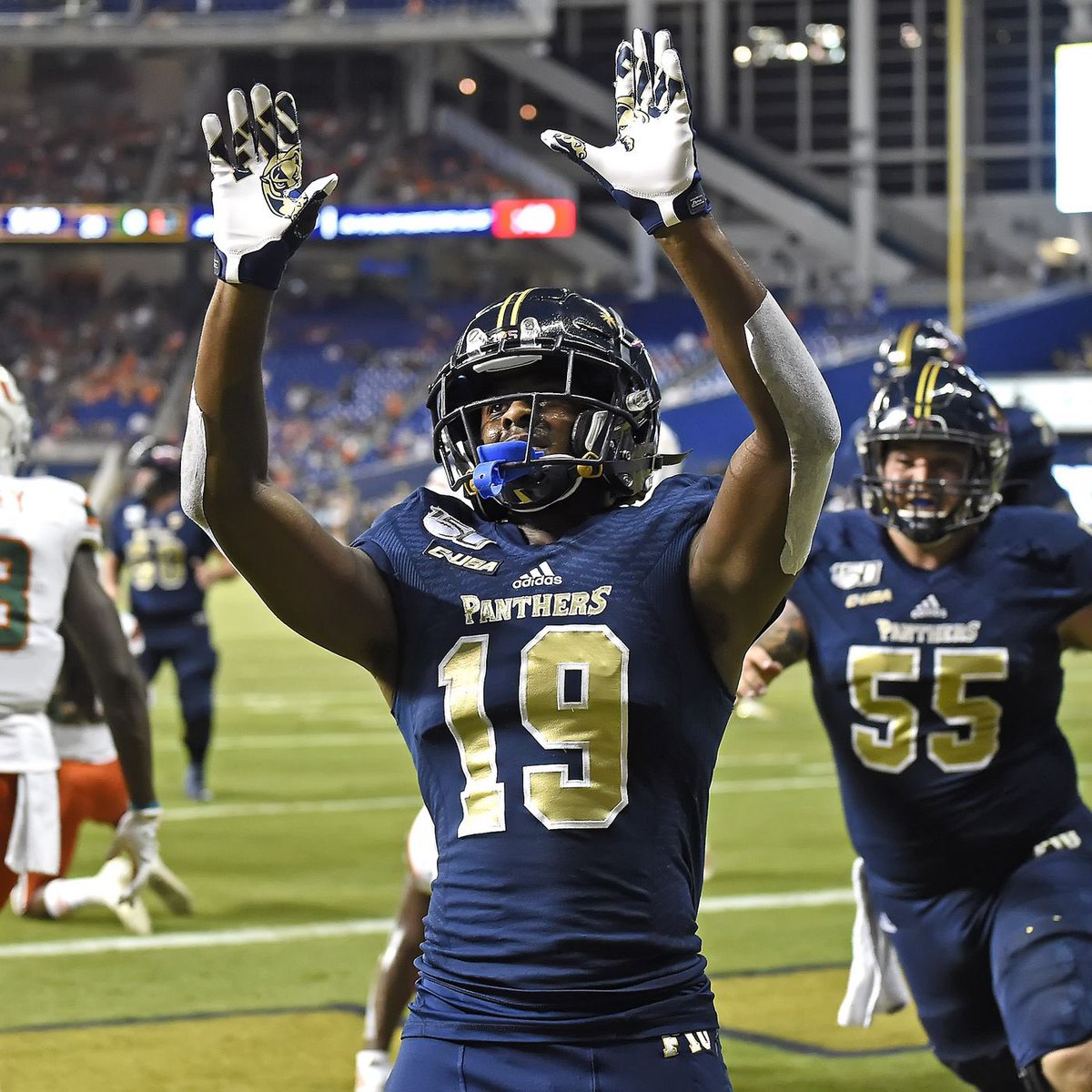 lonnie2152's tweet image. ANOTHER BLESSING FROM GOD!! SO EXCITED AND BEYOND BLESSED to Receive an offer from Florida International University!!! @Coach_Dewitt @markduda73 @LCFalconsFB @MikeWakins @JUCOFFrenzy  #GOPANTHERS 🐆 ⚪️🔵