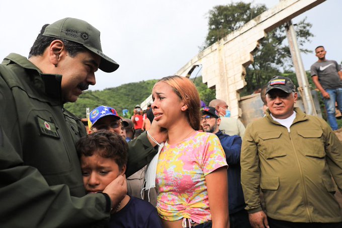 Danielcustodio3's tweet photo. #18DeOct #UnidosConElCastañoYTejerías apoyo colectivo y atención inmediata, garantiza el Gobierno Bolivariano de nuestro Pdte @NicolasMaduro a los (as) que perdieron hogares  y familiares por el    desbordamientos de ríos en las Tejerías.

@_LaAvanzadora 
@vicent_carvajal https://t.co/vgSoegqhEq