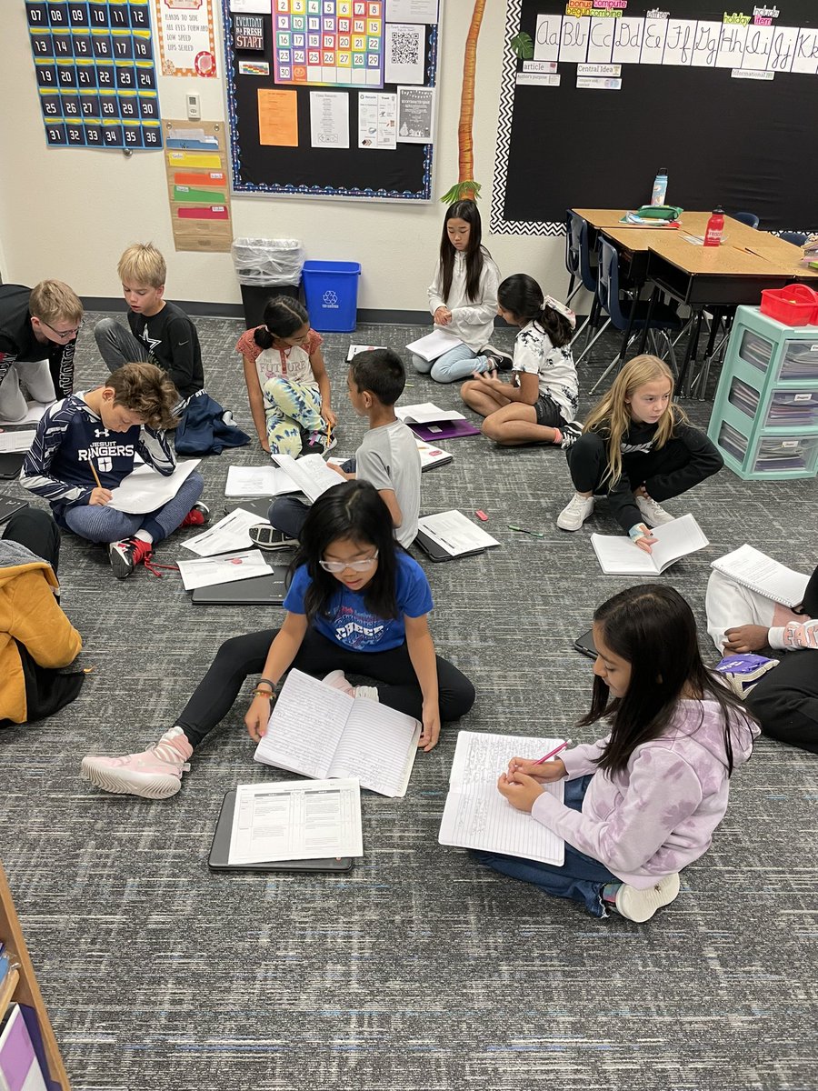 MrsEmilyJones22's tweet photo. Proud of these writers! They are working so hard on their opinion essays and goal setting. #proudteacher @CarrollFISD https://t.co/iCAoEwLoiW
