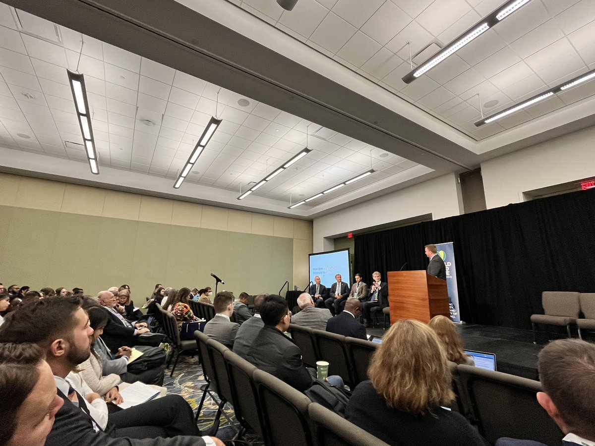 paul_spooner's tweet photo. How does agriculture innovate to meet demand? @CaryFowler_ suggests for ag research that we pursue partnerships to build critical mass to solve problems instead of chipping away at them separately. @WorldFoodPrize #FoodPrize22 https://t.co/2SSKMBeZSz