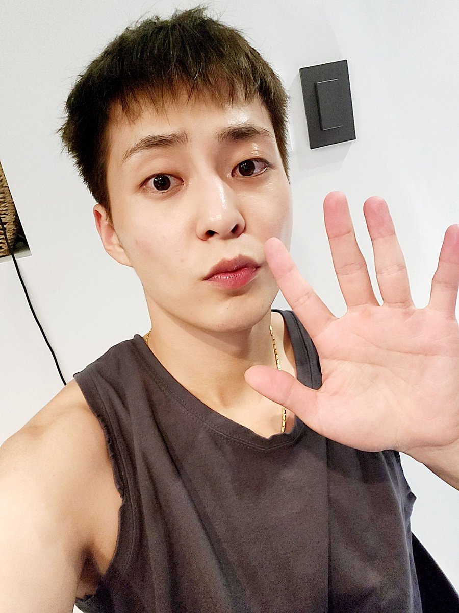 xiuoap's tweet photo. [221019] 
🐱💬

🐱: /photo/
🐱: 집에 도착해서 샤워하고 잘준비!!
우리모두 굿나잇>.<
 잘자~♡ https://t.co/pxFBqE1n9u