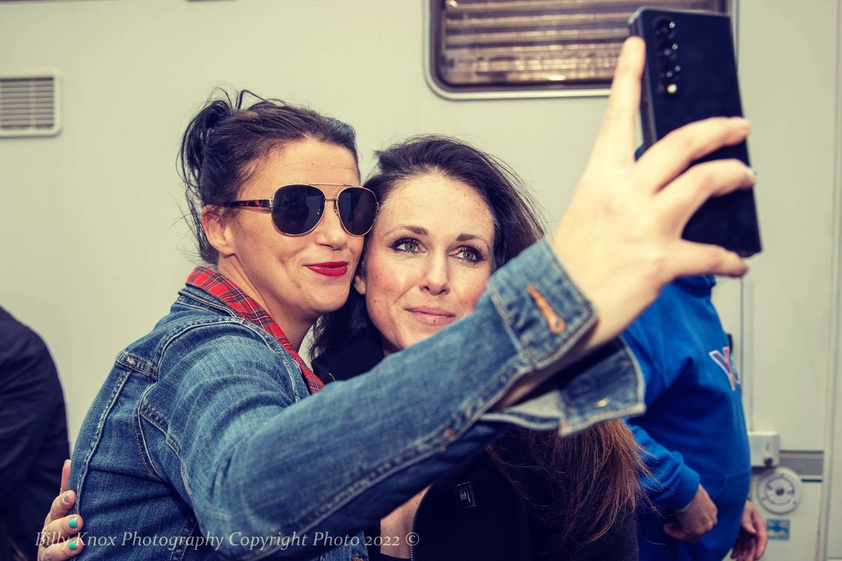 Oor Gemz hanging with Sandi Thom George Sqaure gig Glasgow 🤘