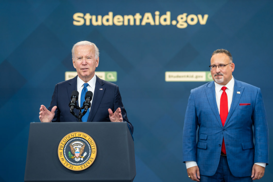 SecGranholm's tweet photo. 🚩 PLEASE RETWEET >> @POTUS’ Student Loan Debt Relief portal is now LIVE.

No complicated forms, no need to create an account.

You just need 5 minutes and either a mobile or desktop device to apply online:
https://t.co/jinPxuoSxC https://t.co/ba1LvVtG1K