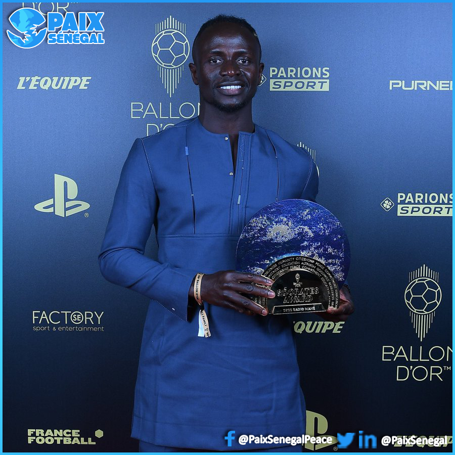 La fierté de tous les sénégalais <a href="/SMane_Officiel/">Sadio Mané</a> a remporté le trophée Socrates, destiné à récompenser l'engagement caritatif des footballeurs ce lundi.
C’est historique, <a href="/SMane_Officiel/">Sadio Mané</a> est le premier joueur à remporter ce prix
Et Mashallah la tenue sénégalaise 😍
#Kebetu 🇸🇳