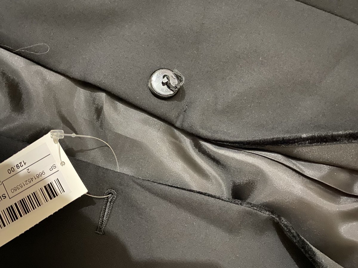 uttamo's tweet photo. @_MBService I bought a suit and literally within 5 mins of trying it on the button fell off. Can you help me out please? https://t.co/daabE75xBV