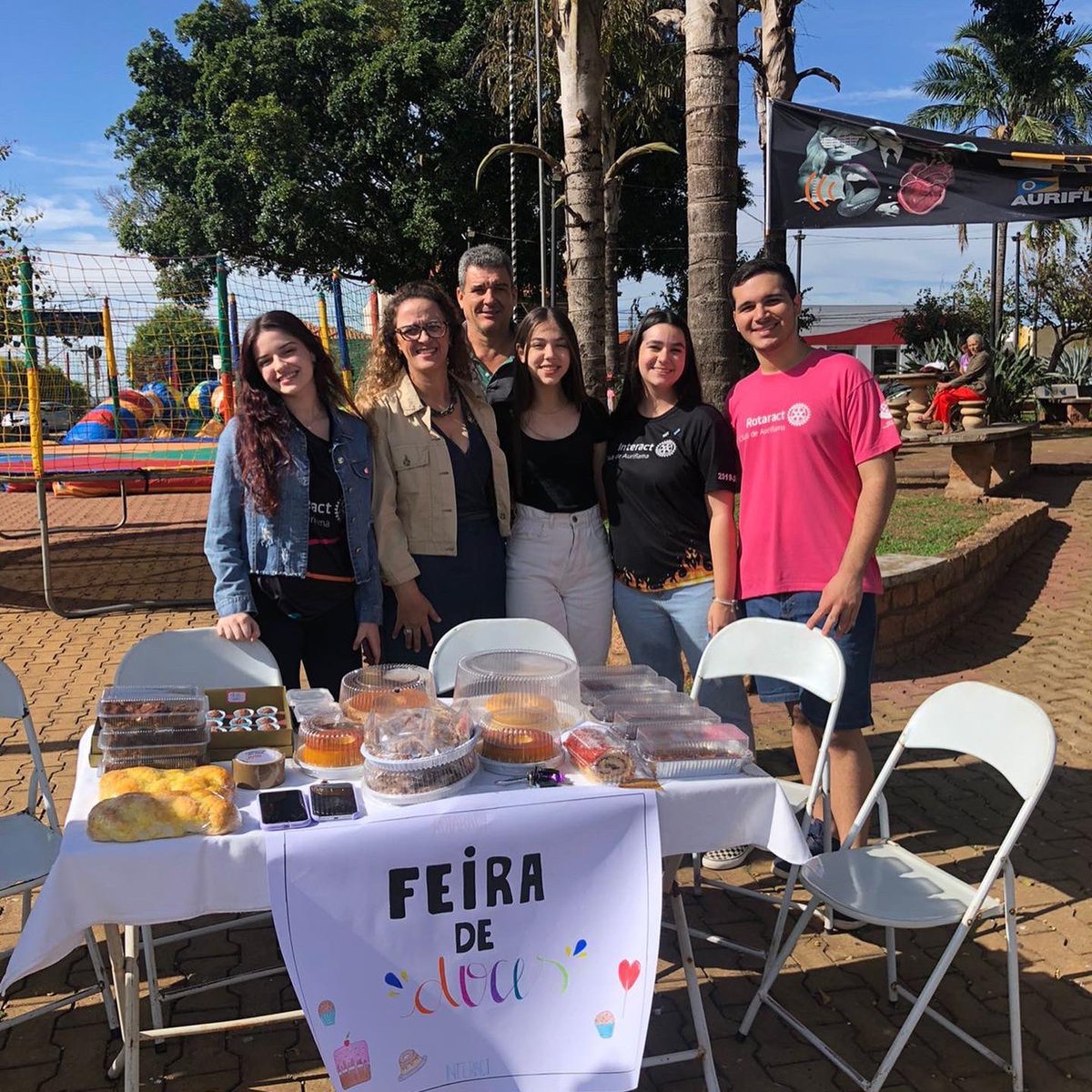 interactauri's tweet image. No dia 08/10, nós do Interact Club de Auriflama realizamos junto ao Rotaract Club de Auriflama uma feira de doces, na praça da cidade, onde o dinheiro que recebemos será doado à fundação rotária.💙⚙️