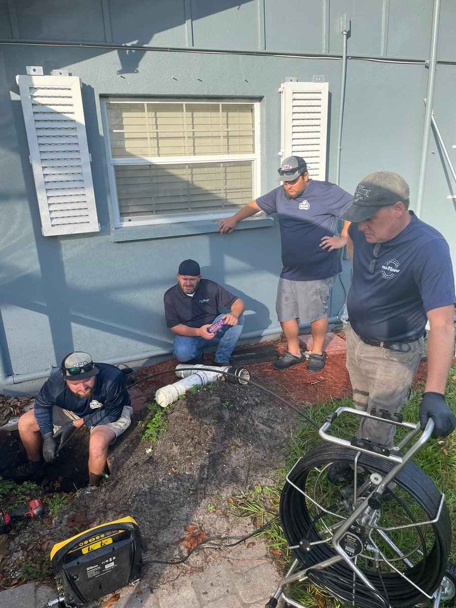 #TrainingTuesday team is working is sunny Sarasota w/Bullseye Plumbing. The crew is learning proper techniques for NuCure CCUV. #UV cures in just 10 min, to repair sewer pipes faster than ever before.
#NuFlow #WeFixPipes #training #CIPP #pipelining #nodig #trenchless