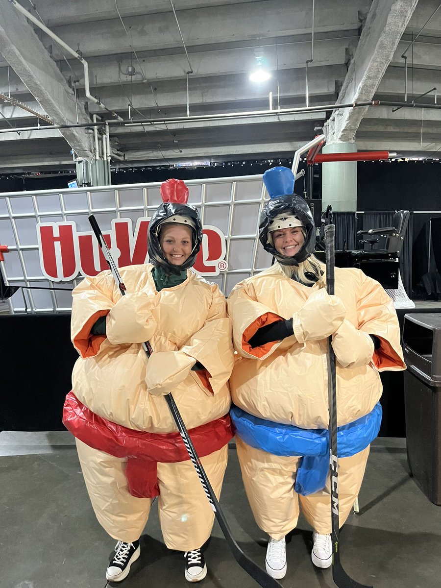 GopherSoccer's tweet photo. We had a great time at the @mnwild game last night!

Thoughts on @meganplaschko16 &amp; @laurendon11’s 🏒 skills? 

#ThisIsHome | #Gophers〽️ | #MNWild https://t.co/6qROvQVC5V