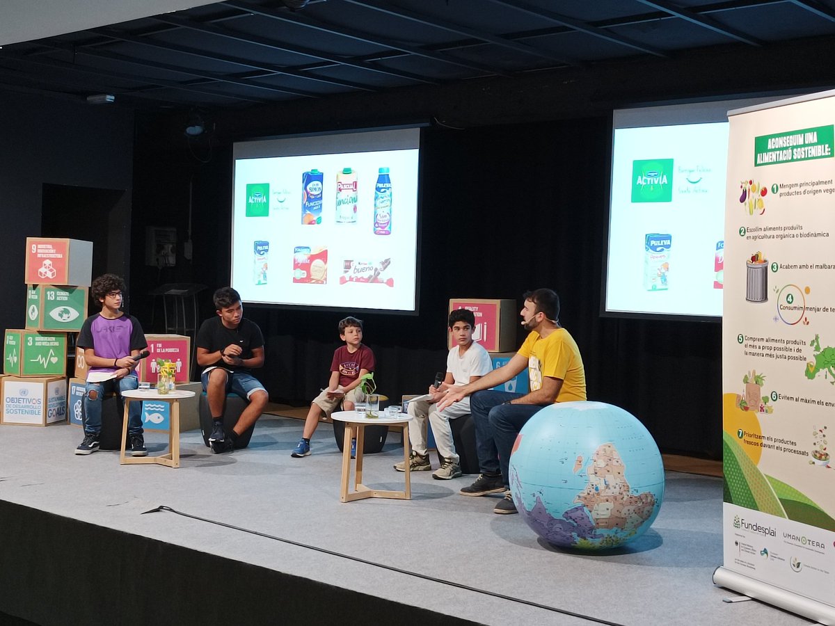 fundesplai's tweet photo. 🗣️ Comença la segona part de la conferència amb una din��mica de preguntes plantejada per diversos infants🗣️ @Midietacojea
@EUKI_Climate @umanotera
#ParemTaulaPelClima #ClimateActionToTheTable https://t.co/gZlUVJ0kVx