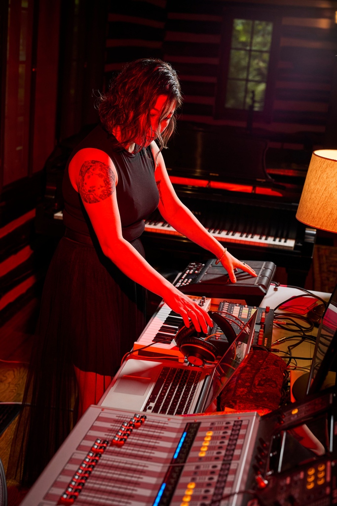 LoghavenAR's tweet photo. Musician and percussionist Shayna Dunkelman working at Loghaven this past summer. When we asked Shayna what has been the most fulfilling part of her experience at Loghaven, she said, "Just being able to focus on music in the setting without any distraction." https://t.co/UKJMmNinZk