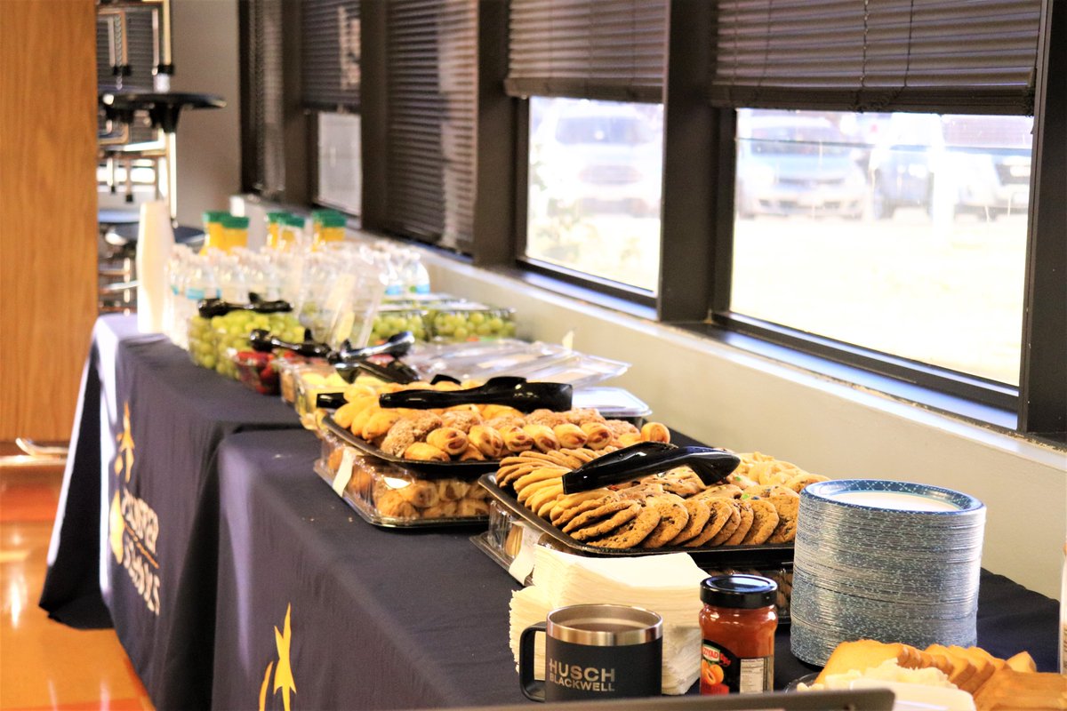 FrontierSchools's tweet photo. FSI Middle Tiger Family, thank you for attending our Parent Academy: Pastries with Parents today! We had a great time speaking with you all while enjoying a light breakfast. 🍩☕️

See you at our next event! 👋 #FSIMiddle #ParentAcademy #PasteriesWithParents https://t.co/vhbe7VPmF7