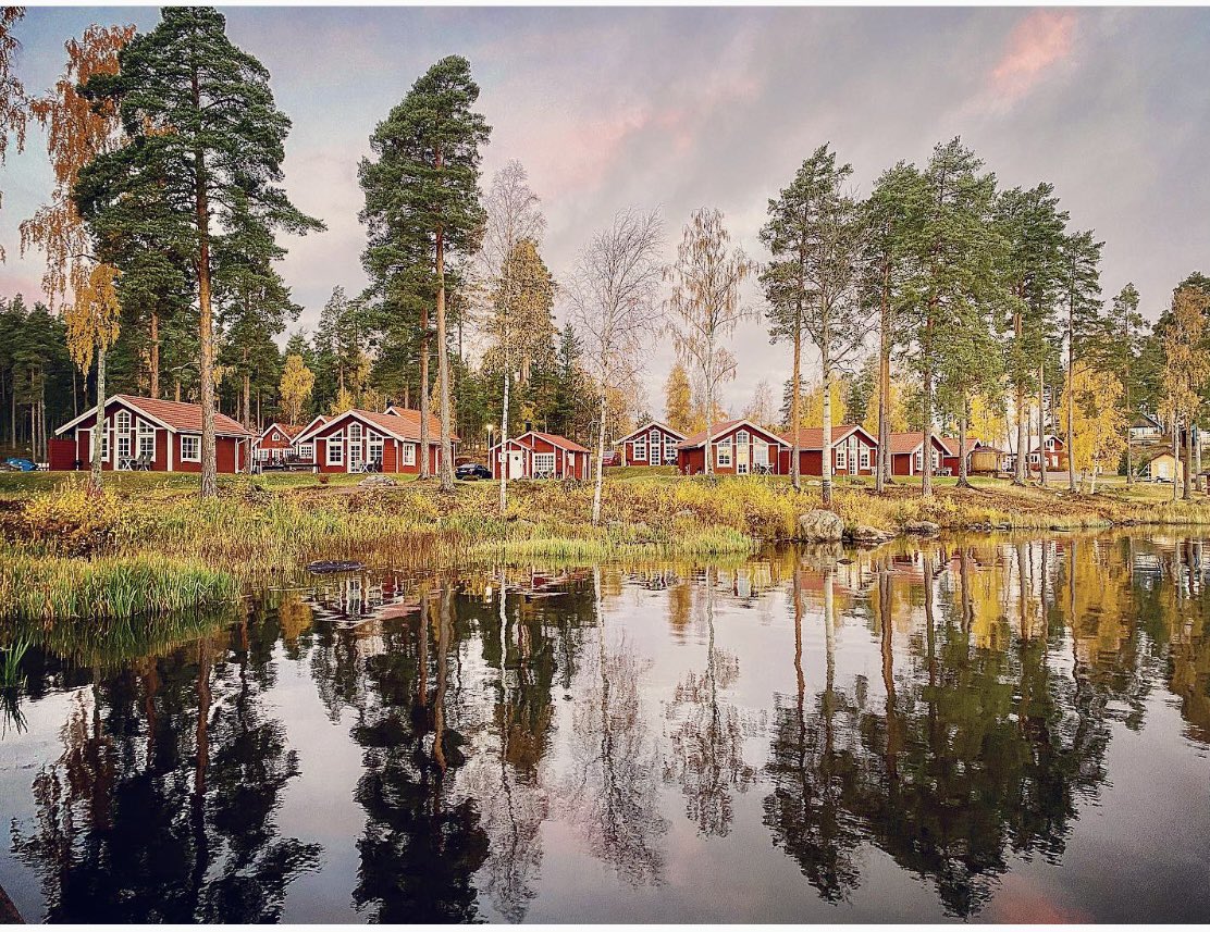 Last pic from #Sweden @lonelyplanet research is a doozy! A view of my lodging at Fråmby Udde, 7am, an appropriately #CarlLarsson inspired shot from #Falun that amazingly is not a painting. #travel