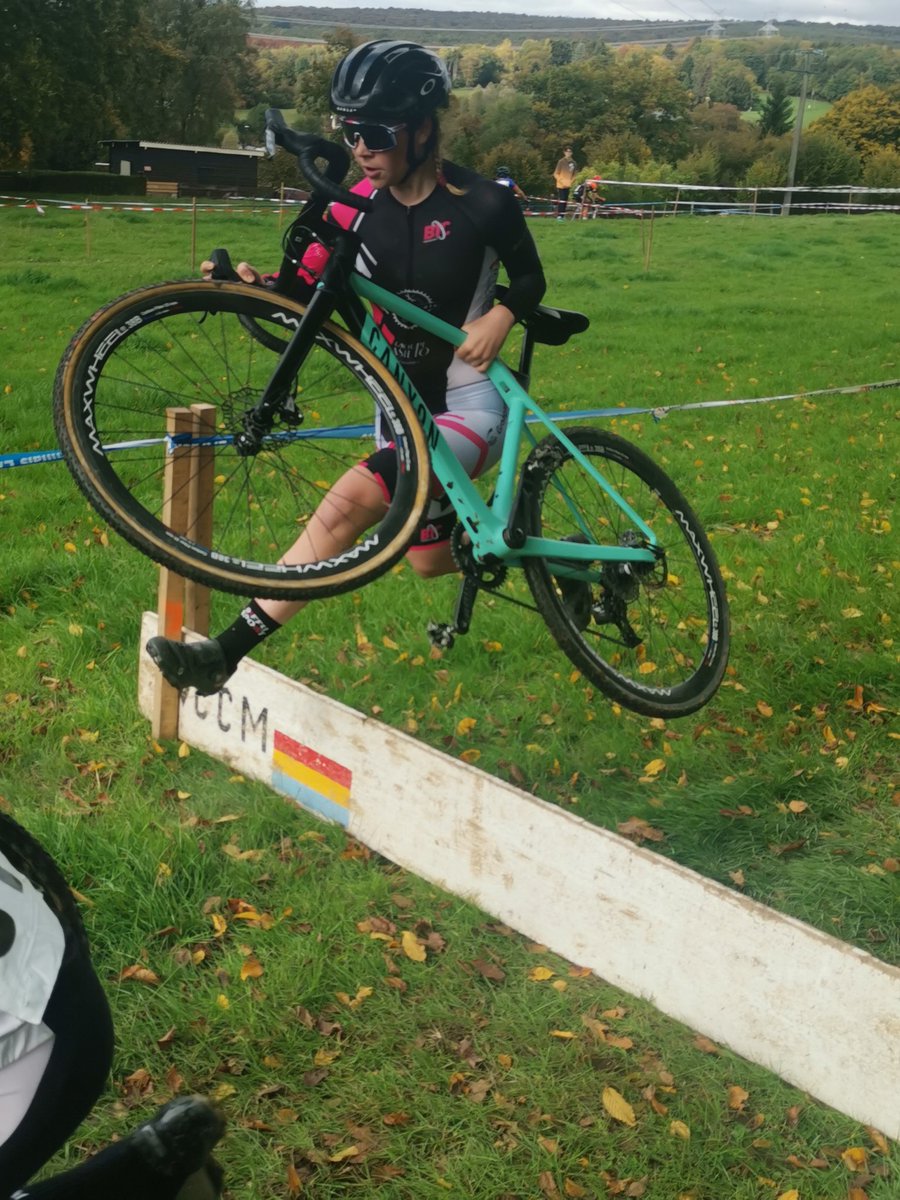 GroupamaFd51's tweet photo. Victoire de @IrisGirod1 dimanche dernier sur le cyclo cross de #Secheval #Ardennes sur un terrain pas forcément favorable à notre championne suivie par la #CaisseLocale @GroupamaNordEst #Moivre #Vesle https://t.co/2ZkacT53Cn