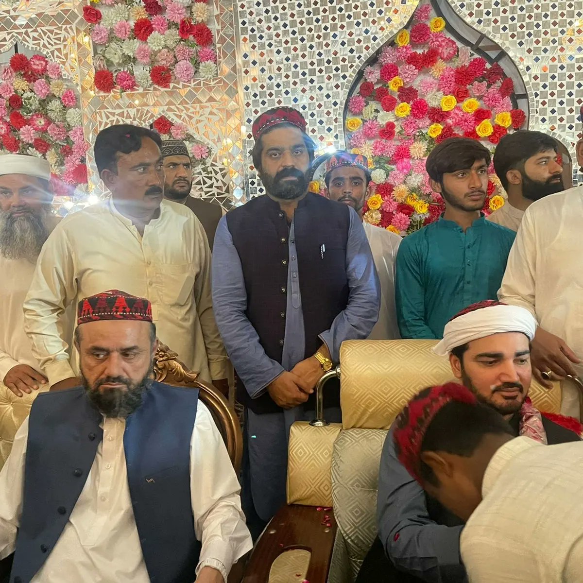 JamatulHashmiya's tweet photo. 〽️ #انجمن_غوثیہ_خدام_سدرہ_شریف کی طرف سے زینت پیلس مارکی #گیمبر_اوکاڑہ_کینٹ میں محفلِ میلاد النبیﷺ کا انعقاد کیا گیا جس کی #صدارت شہزادہ غوث الاعظم، صاحبزادہ 

🌸♥️ #پیر_السید_حسنین_محی_الدین_گیلانی ♥️🌸

القادری صاحب 
ولی عہد دربار عا��یہ سدرہ شریف نے فرمائی.〽️
🌸🥀✨ https://t.co/wZD4ArUn5i