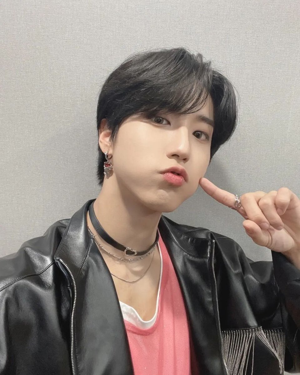 otherjisung's tweet photo. welcome to another han's timeline! nice to meet y'all. https://t.co/lgVJl2DIb6