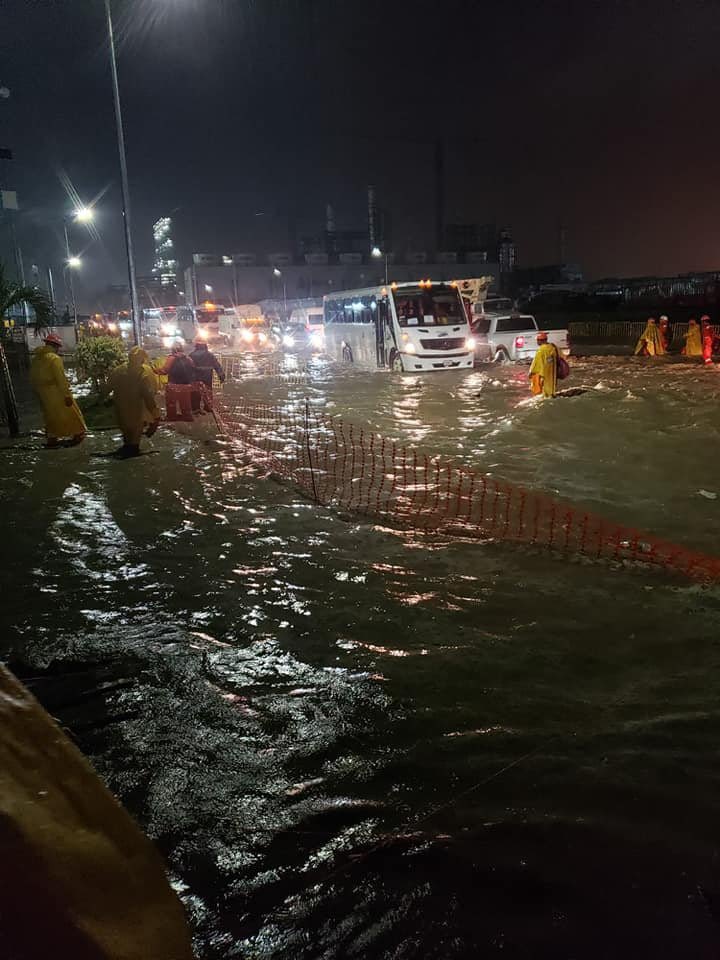 ¡El lago de Texcoco se ve con madre lleno de agua!

Ah perdón, es la Refinería de Dos Bocas…

Aplausos árabes, querida <a href="/rocionahle/">Rocío Nahle</a>