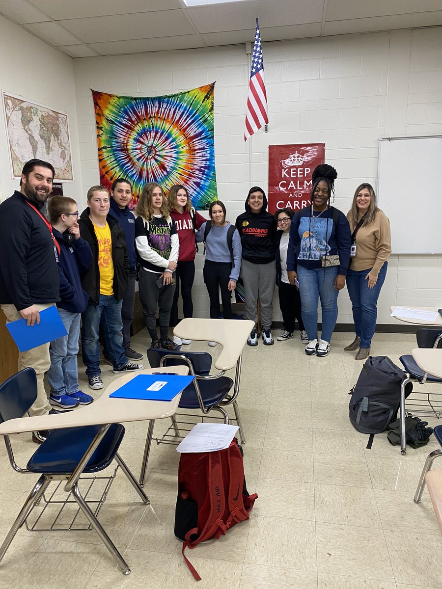 SofiaGeorgelos's tweet photo. Partnering with @BulldogsHLR and getting a chance to observe our #OLHMS alumni in action! Great #APGeography group! https://t.co/y9devw6vgl