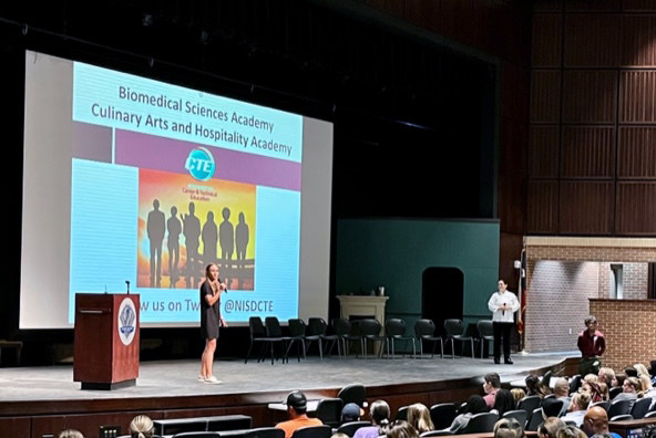 NisdCTE's tweet photo. Great turnout at Byron Nelson HS last night for the first of NISD Academy Nights! @BNHSBiomed + @ByronNelsonCAHA students and staff were so excited to host middle school families! @ByronNelsonHigh #IAmNISDCTE https://t.co/Ef8WogSS2d