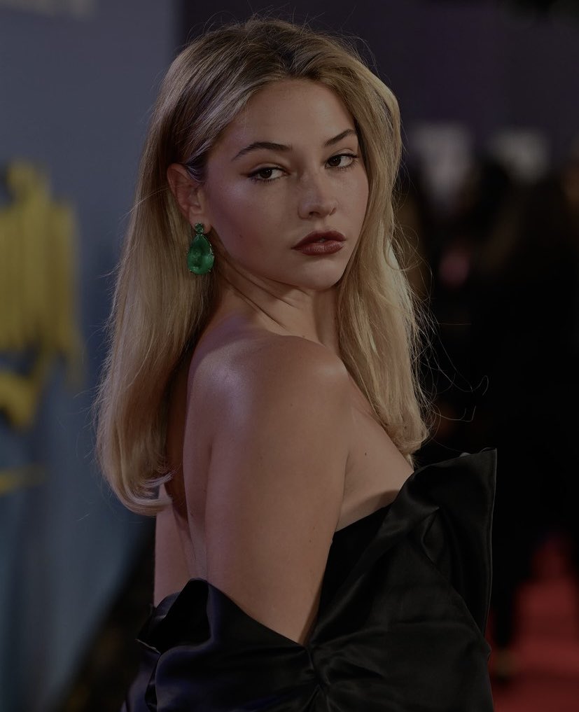 ⠀

             bet i'll call you farther from
             afar   ;  and break the news 
             that you have vanished like 
             a star.   ————   missing. 
                                                
⠀