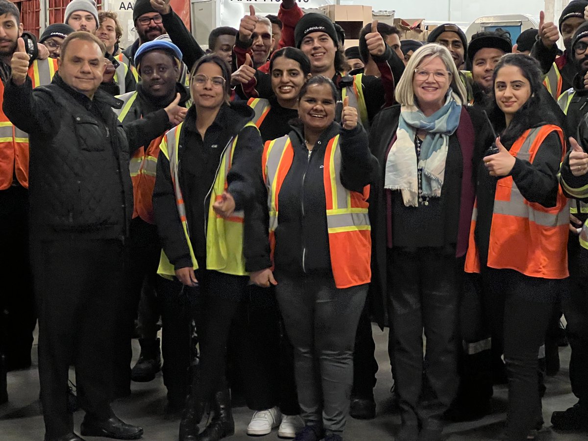 Incredible overnight visit to the <a href="/CargoJetAirways/">Cargojet</a> hub at Hamilton International Airport. Great to tour Canada’s leading air cargo airline, meet their amazing staff and celebrate such a Canadian success story here in #HamOnt. 

Thank you <a href="/ajayvirmani1/">Ajay Virmani</a> for the tour!