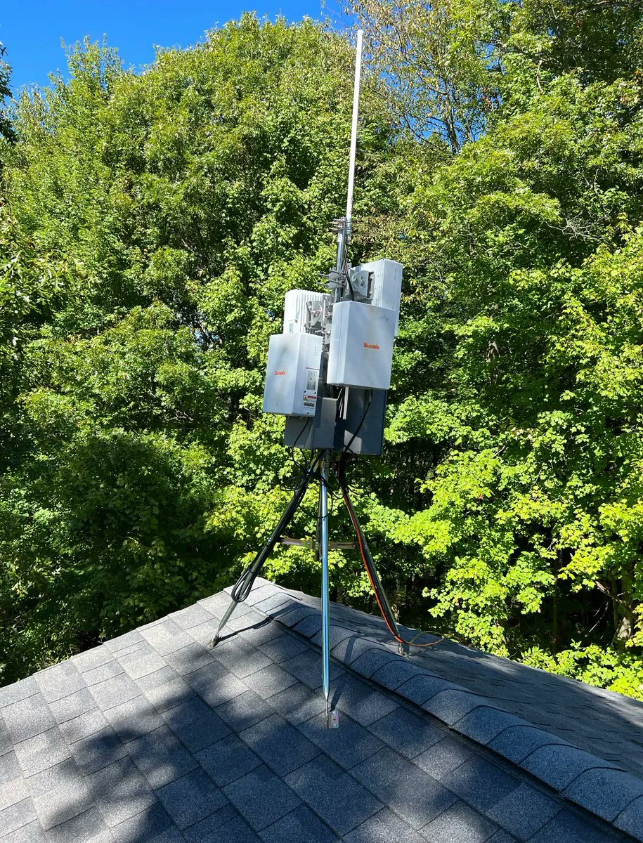 jagindustrials's tweet photo. Another CLEAN professional installed roof-mounted @jagindustrials @helium #5G #helium #helium5g https://t.co/KfxtuhrhhA